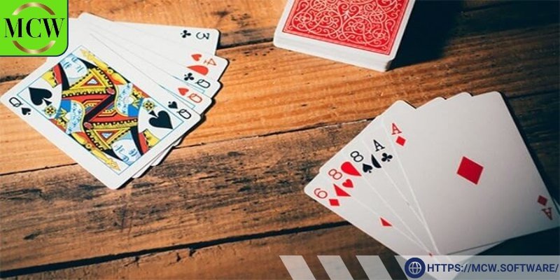 Mỗi ván bài phỏm thường có từ 2 đến 4 người tham gia trong một bàn